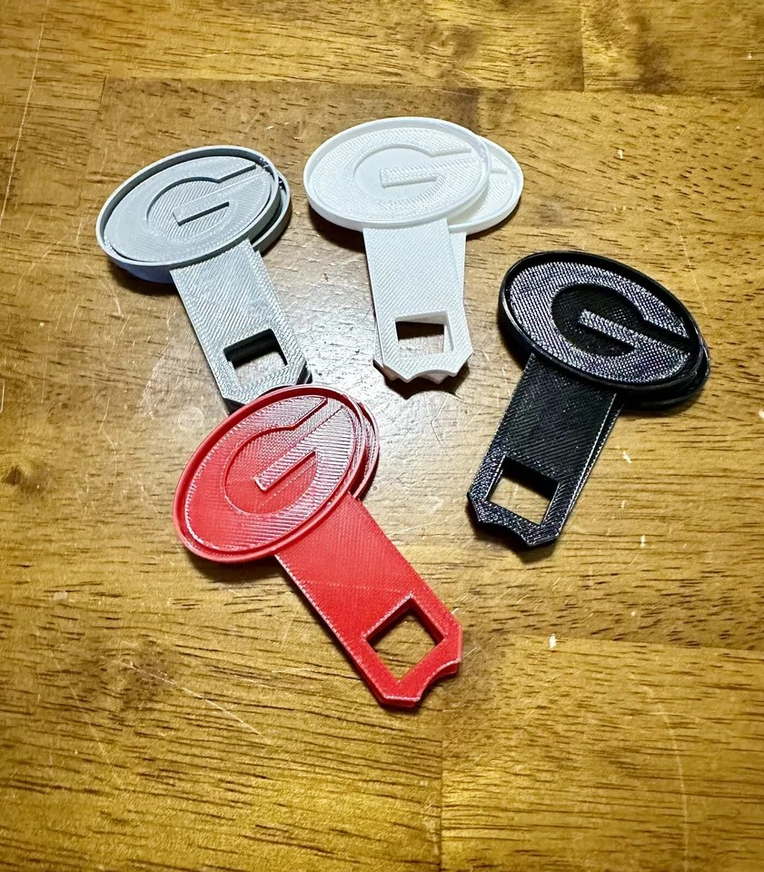 2 Universal UGA Georgia Car Seat Belt Buckle Clip/keychain