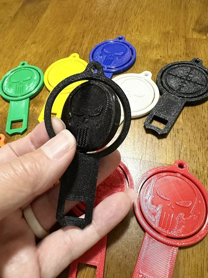 2 Universal Spinner Punisher Car Seat Belt Buckle Clip /keyring