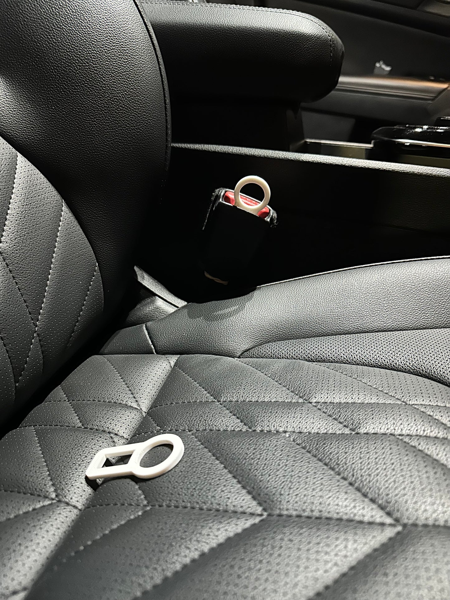 2 Universal Car Seat Belt Clips/Seat Belt Clip/Keychain Style