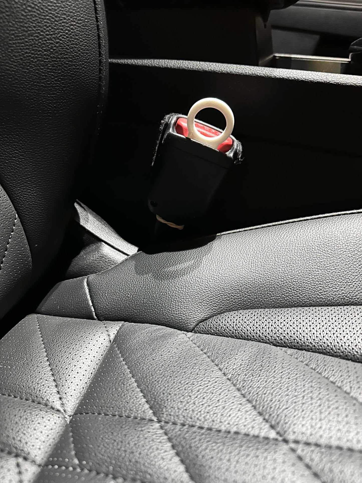 2 Universal Car Seat Belt Clips/Seat Belt Clip/Keychain Style