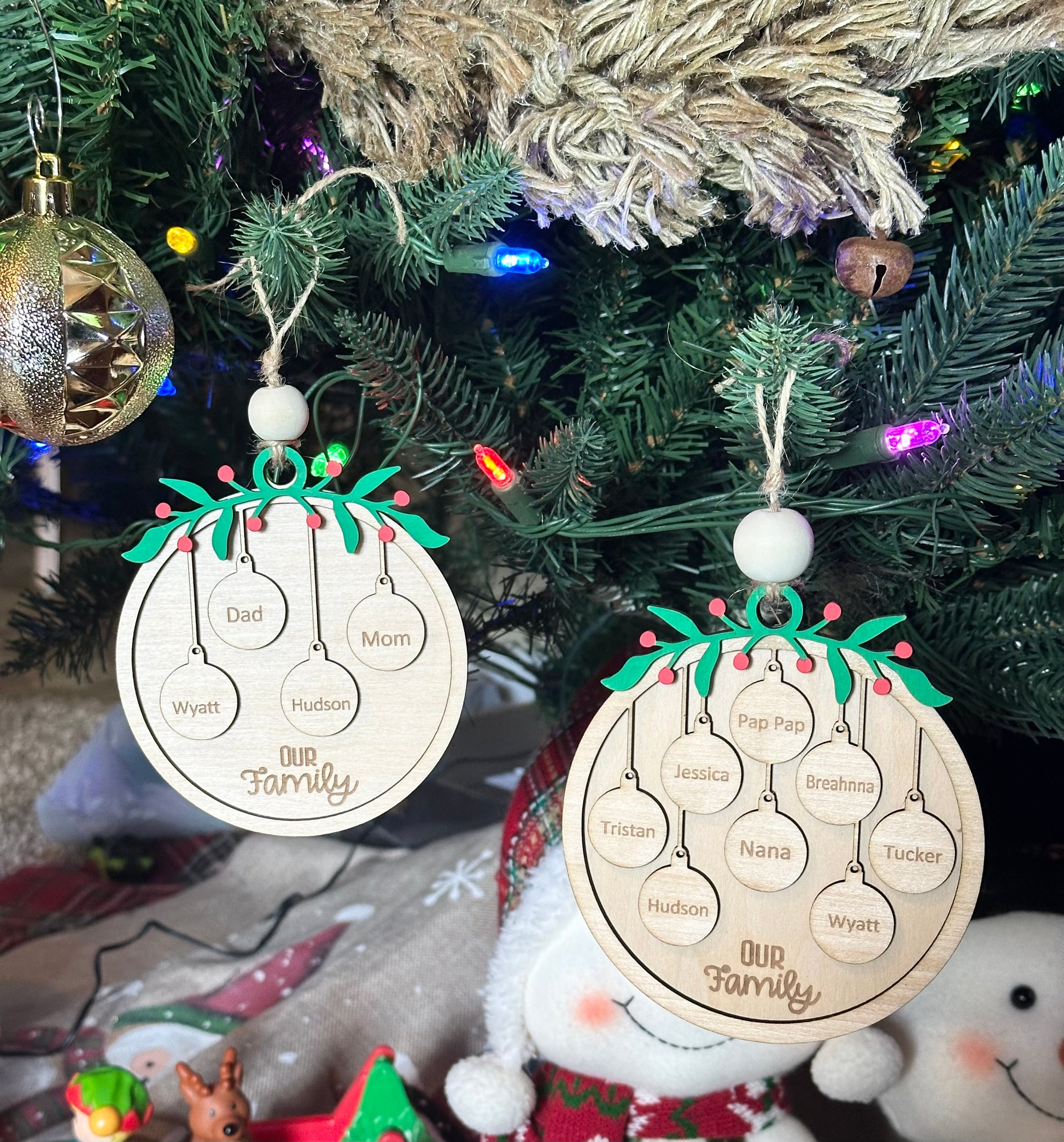 Family & Pet Ornament/Personalized Christmas Family Ornament/Custom Circle Wood Ornament /Christmas Gift for Family/1-10 Family Ornaments