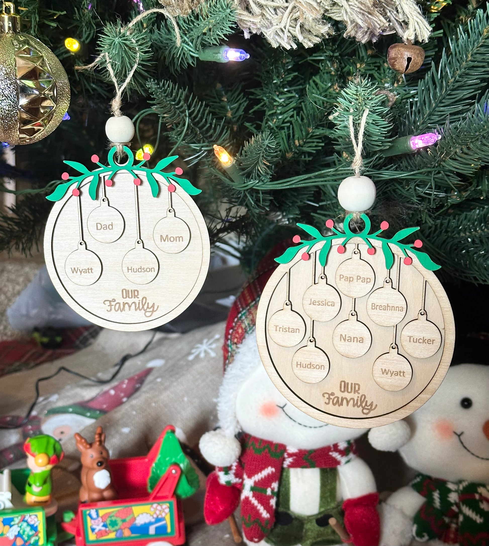 Family & Pet Ornament/Personalized Christmas Family Ornament/Custom Circle Wood Ornament /Christmas Gift for Family/1-10 Family Ornaments