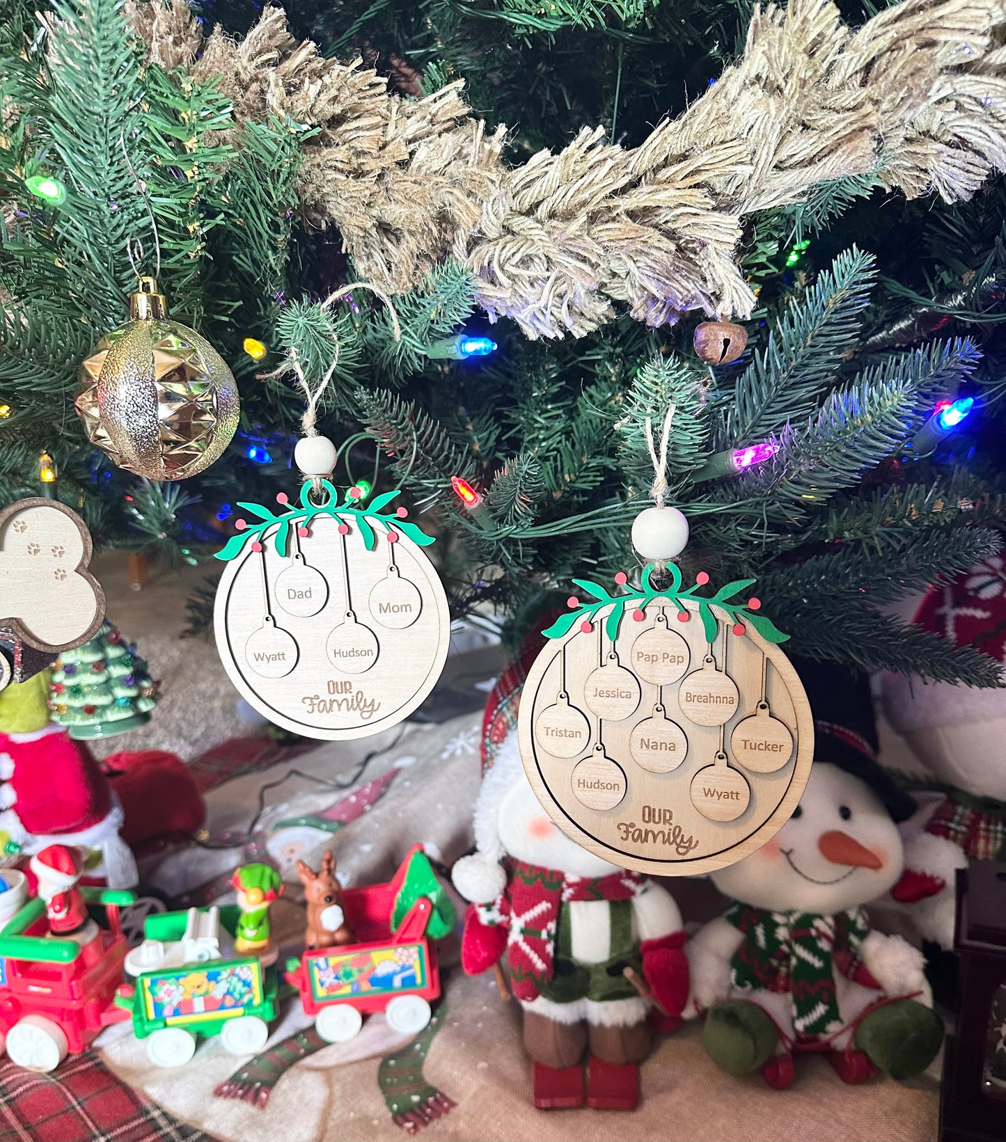 Family & Pet Ornament/Personalized Christmas Family Ornament/Custom Circle Wood Ornament /Christmas Gift for Family/1-10 Family Ornaments