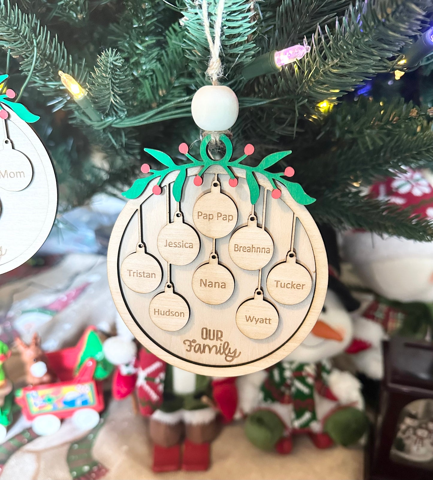Family & Pet Ornament/Personalized Christmas Family Ornament/Custom Circle Wood Ornament /Christmas Gift for Family/1-10 Family Ornaments