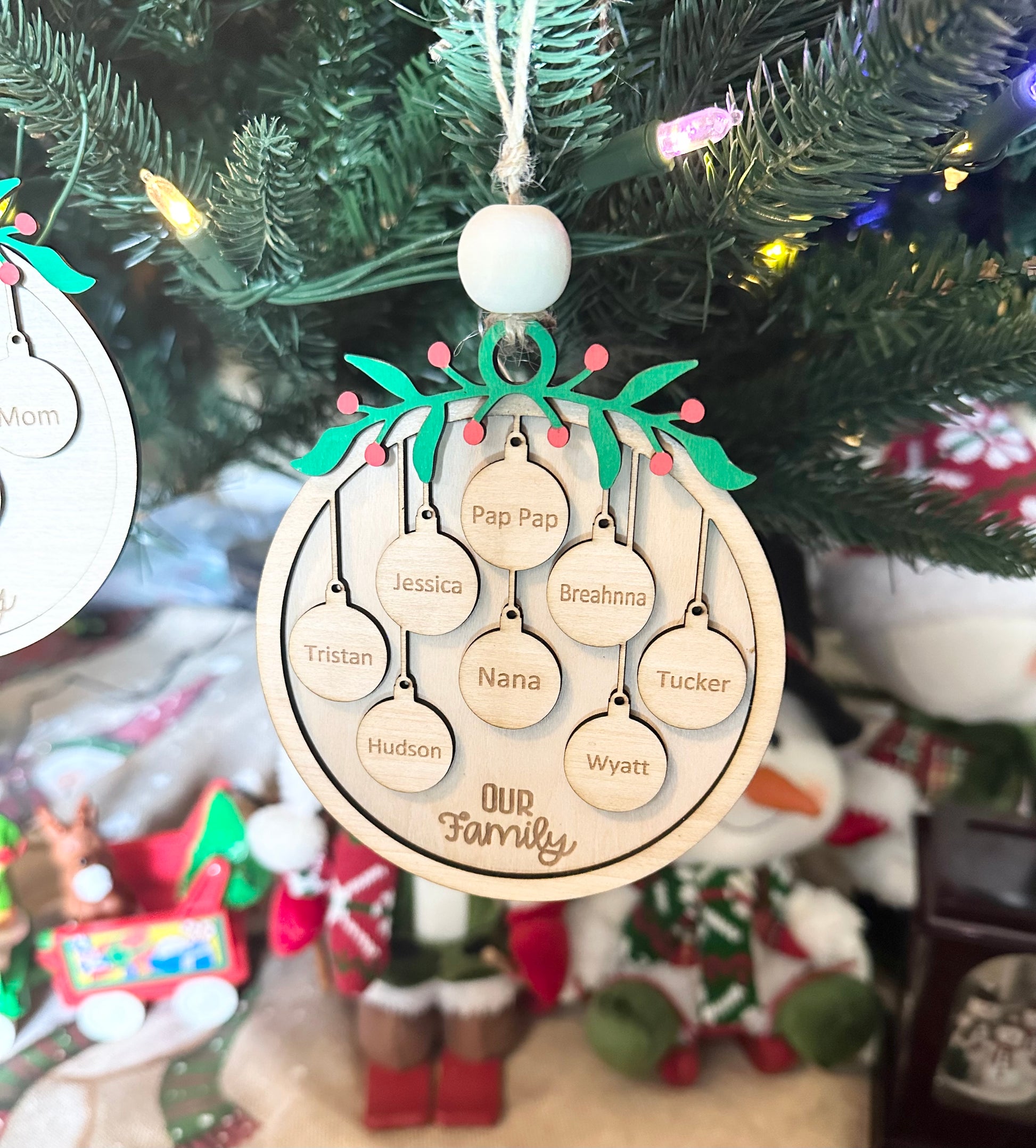 Family & Pet Ornament/Personalized Christmas Family Ornament/Custom Circle Wood Ornament /Christmas Gift for Family/1-10 Family Ornaments