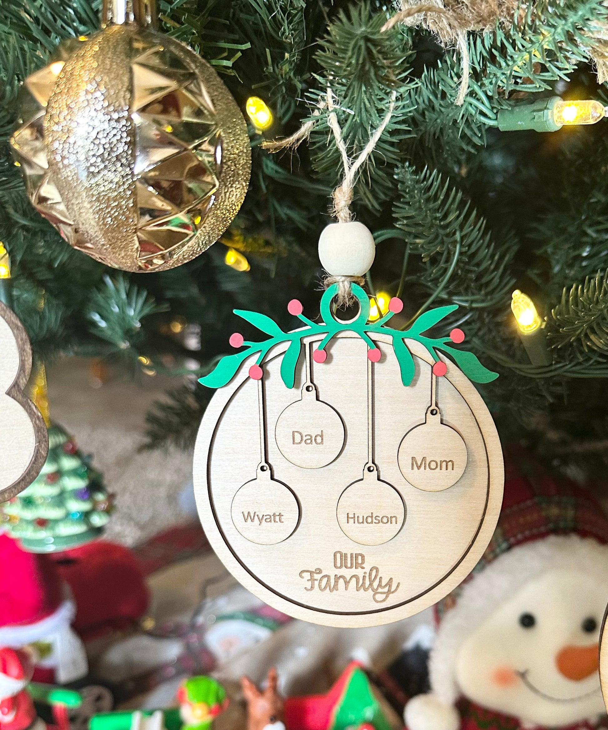 Family & Pet Ornament/Personalized Christmas Family Ornament/Custom Circle Wood Ornament /Christmas Gift for Family/1-10 Family Ornaments