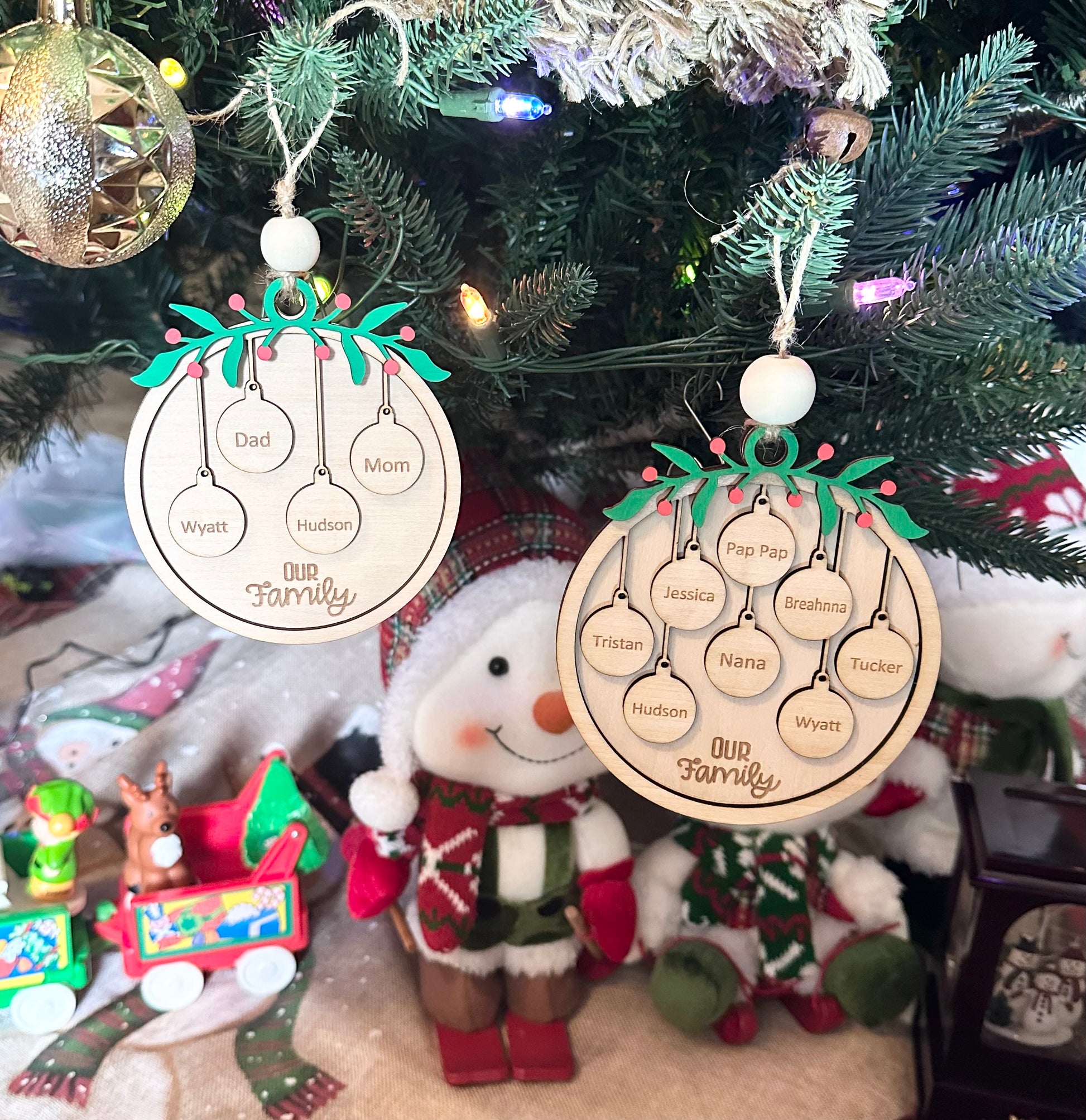 Family & Pet Ornament/Personalized Christmas Family Ornament/Custom Circle Wood Ornament /Christmas Gift for Family/1-10 Family Ornaments