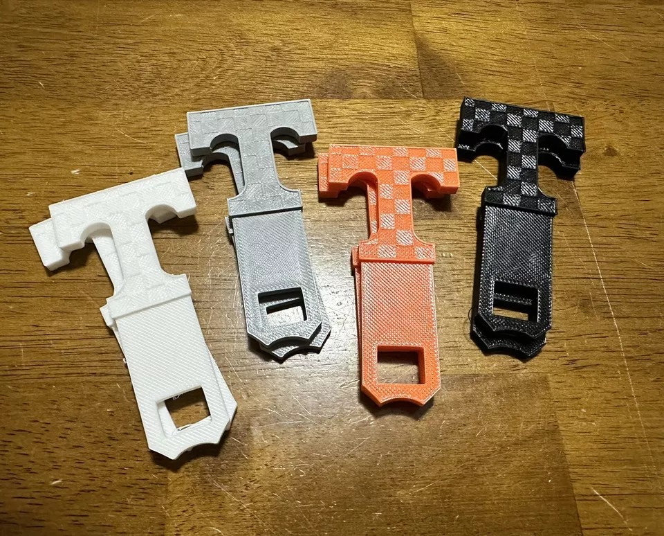 2 Universal Tennessee Vols Car Seat Belt Buckle Clip/TN Vols keychain