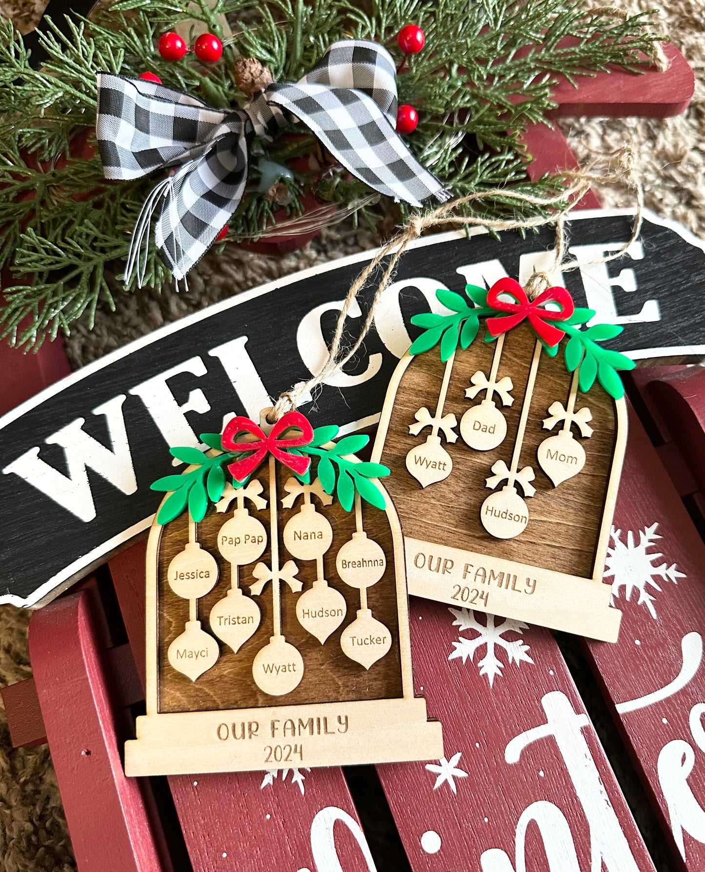 Family & Pet Ornament/Personalized Christmas Family Ornament/Custom Snow Globe Wood Ornament /Christmas Gift for Family/2-11 Family