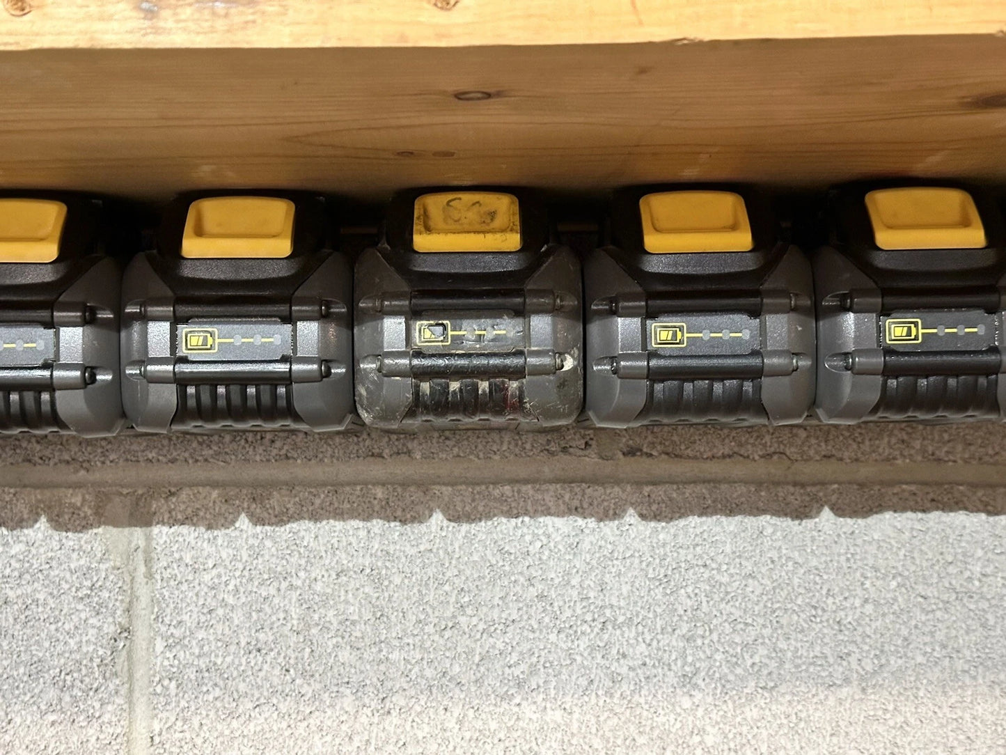 20v/60v Battery Wall Mount 3D Printed Black set of 4 compatible with dewalt